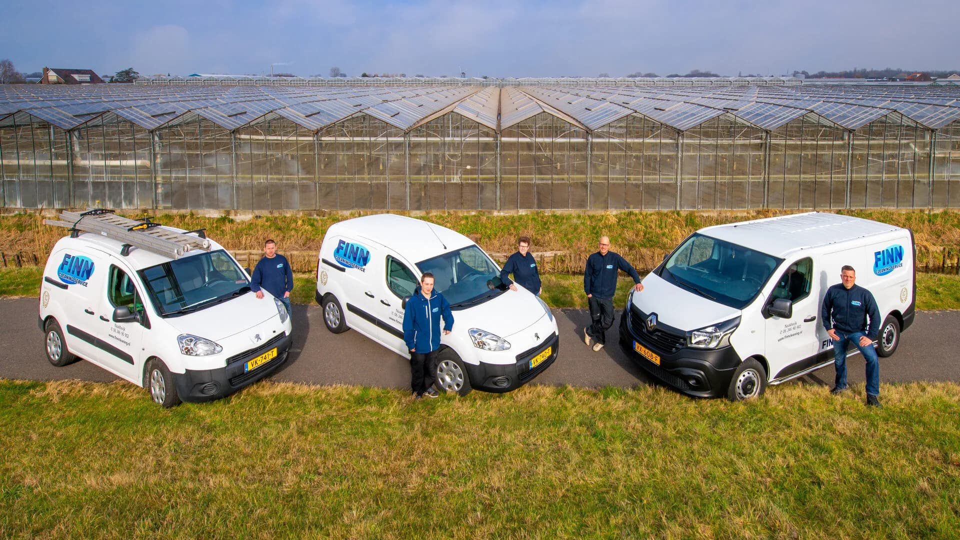 Finn Cleaning team met busjes